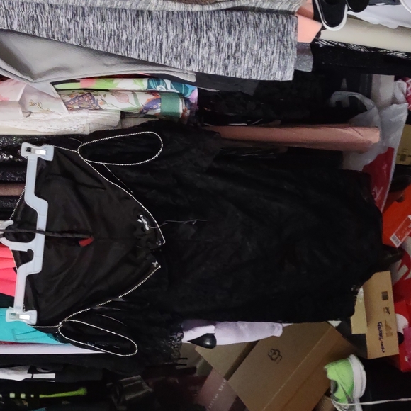 New BeBe off the shoulder lace Dress - Picture 9 of 9